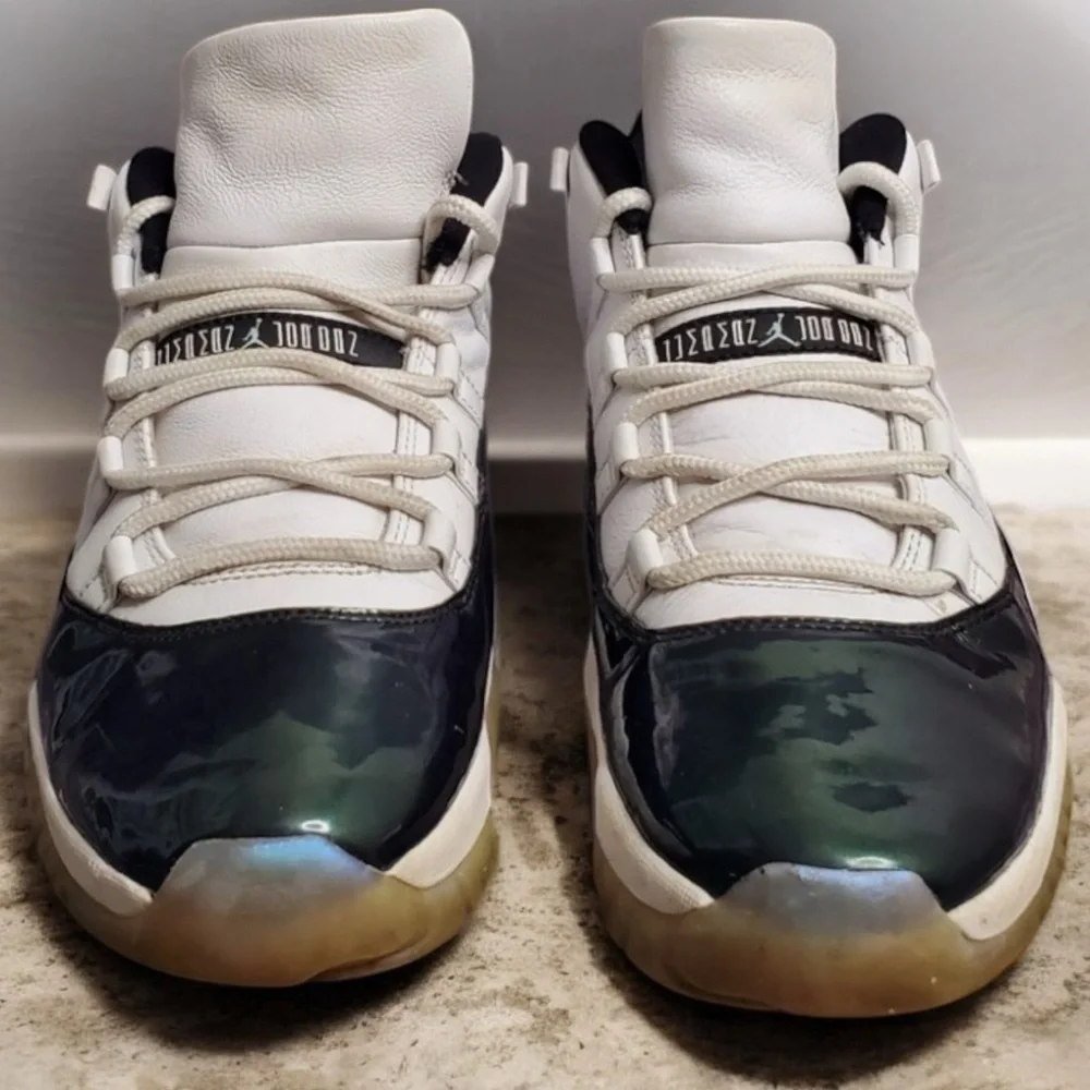 Air Jordan 11 Retro Low Emerald Size 10.5 528895-145 Men's Sneakers